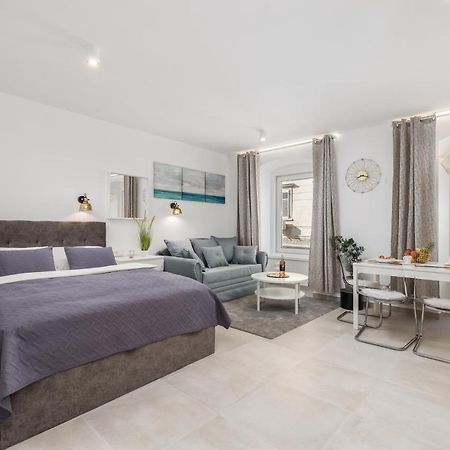 Srnec Apartments - Korzo Rijeka Luaran gambar