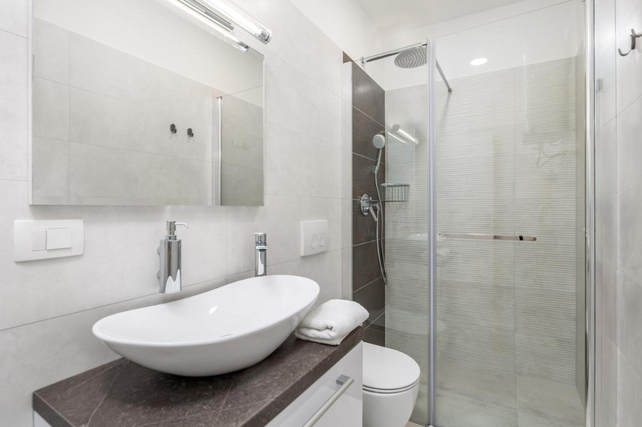 Srnec Apartments - Korzo Rijeka Luaran gambar