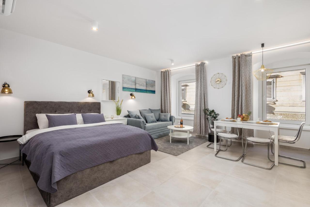 Srnec Apartments - Korzo Rijeka Luaran gambar