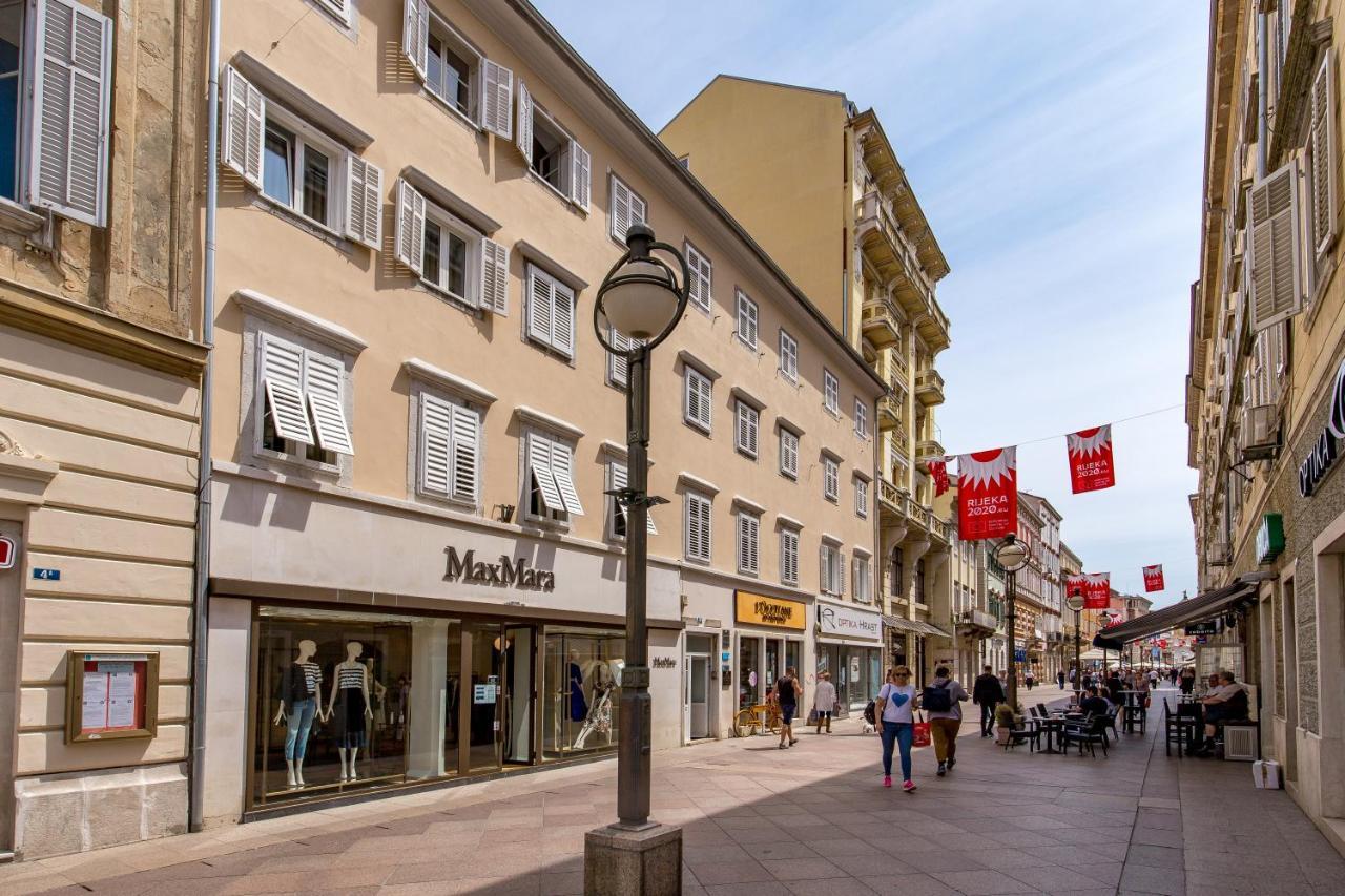 Srnec Apartments - Korzo Rijeka Luaran gambar
